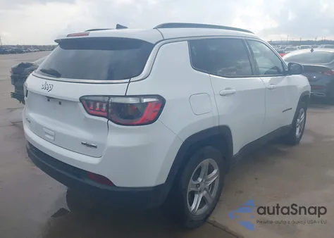 2024 Jeep Compass Latitude 4X4 z USA, uszkodzony, nr VIN 3C4NJDBN8RT604950